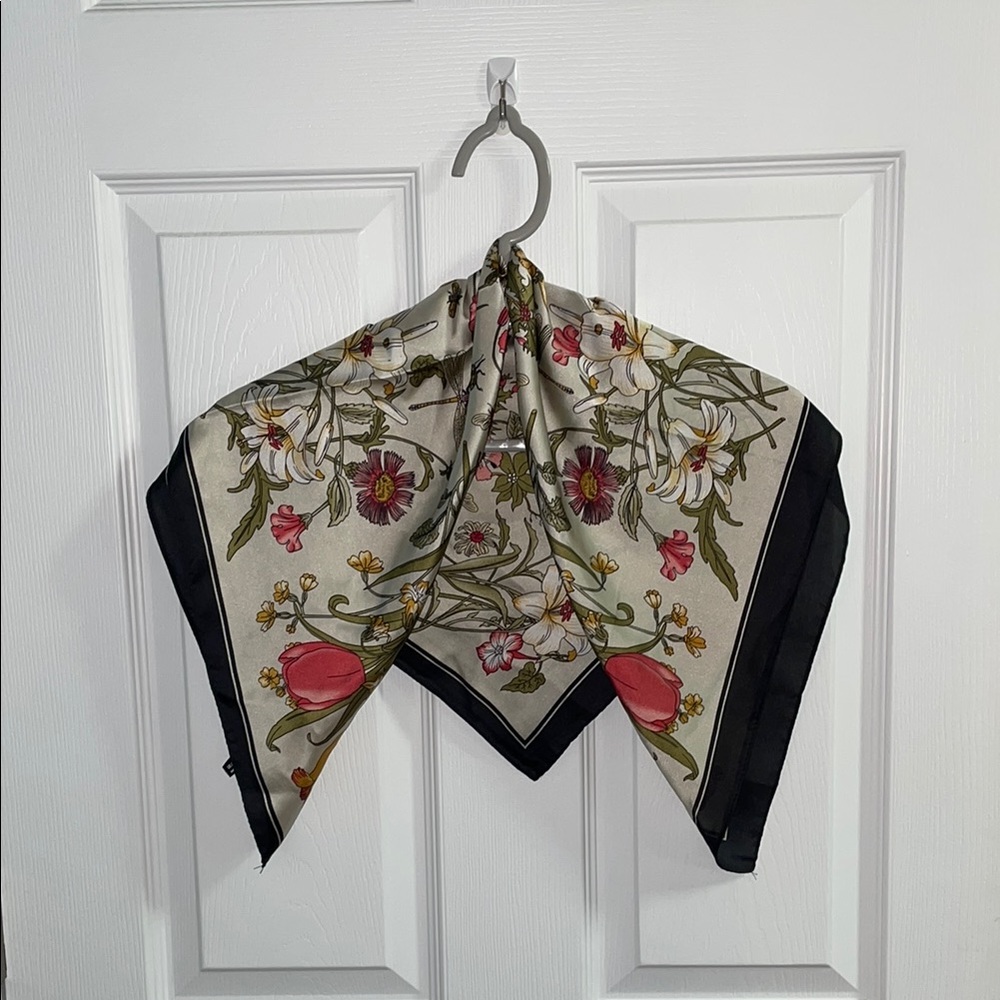 Floral Elegance Black and Cream Scarf BNOT